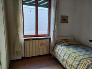 Offro camera in trilocale