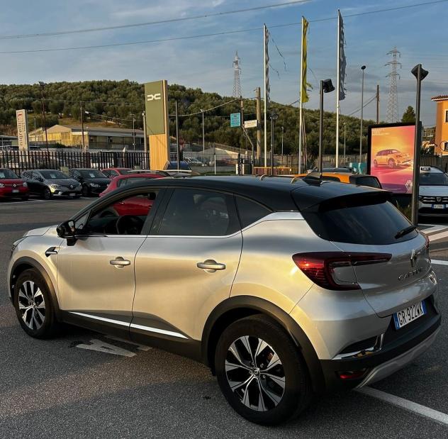 Renault Captur E-Tech hybrid 1.6 E-TECH HEV 145 TECHNO AUTO - Foto 2