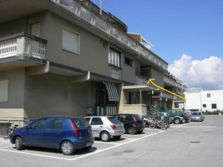APPARTAMENTO di 2 vani e di 65 mq (CARRARA - MARINA DI CARRARA) rif. AR-ZAC