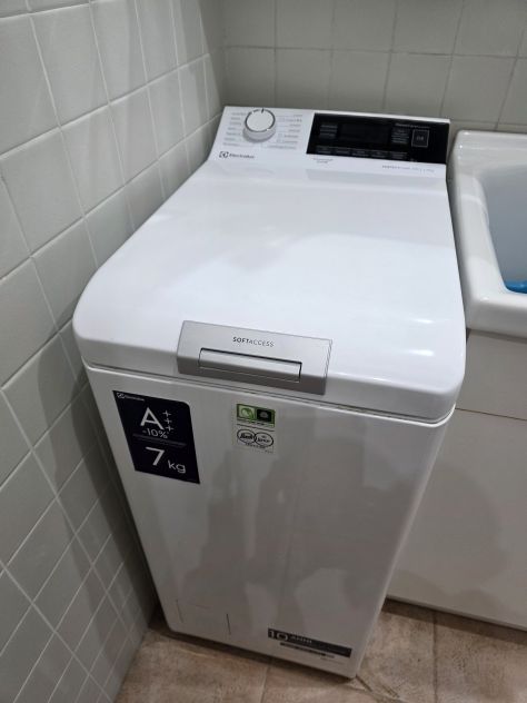 Lavatrice Electrolux PerfectCare 700 carica da alto - Foto 6