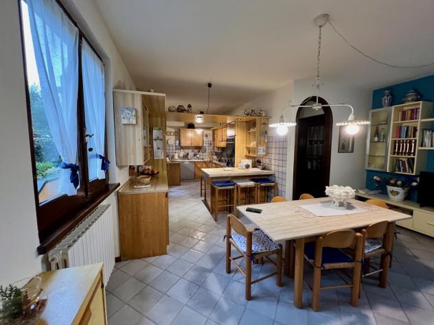 BIFAMILIARE di 9 vani e di 150 mq (PIETRASANTA) rif. 428/VE