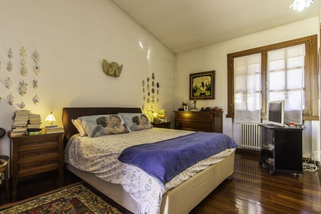TORRI DI Q. LO: ELEGANTE VILLA CON GIARDINO DI OLTRE MQ. 1.000 - Foto 10
