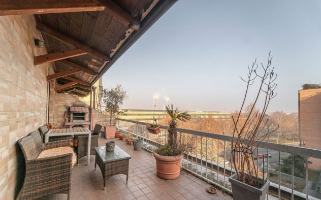 Appartamento con terrazzo e cantina in affitto