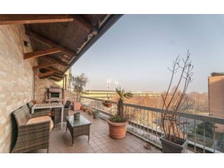 Appartamento con terrazzo e cantina in affitto