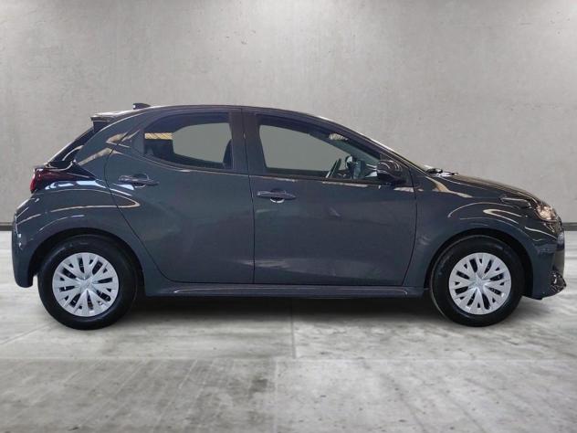 Toyota Yaris YARIS 1.5 TNGA HEV 115 E-CVT ASH GREY KM 0 - Foto 4