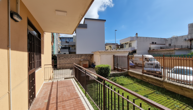 APPARTAMENTO CON AMPIO TERRAZZO A LIVELLO - PARCO PRIVATO - MONDRAGONE - v3307