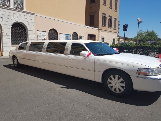 LIMOUSINE NOLEGGIO E MINI VANN 8 POSTI - Foto 2