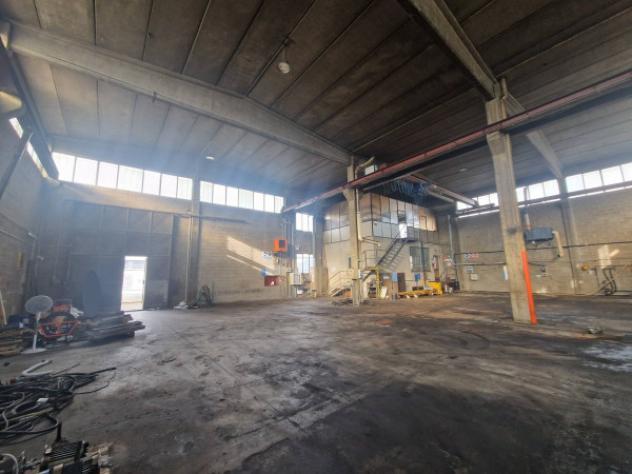 Immobile di 2400 m² con più di 5 locali in vendita a Pero - Foto 13