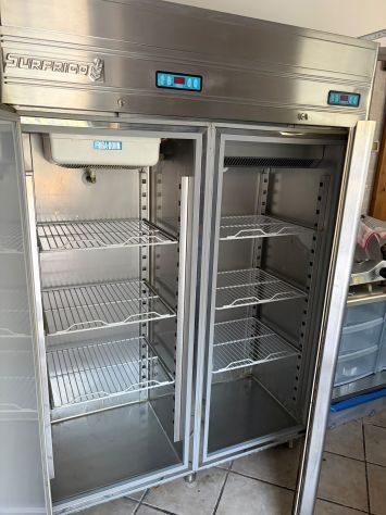 BLOCCO ATTREZZATURE CUCINA E BANCO BAR – PARI AL NUOVO