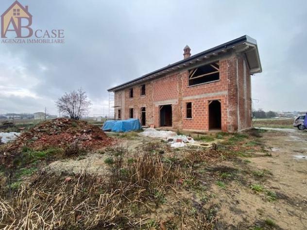 CASALE IN FASE DI RISTRUTTURAZIONE