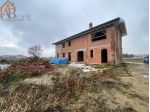 CASALE IN FASE DI RISTRUTTURAZIONE