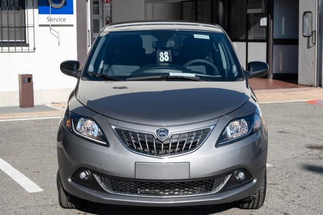 Lancia Ypsilon 1.2 69 CV 5 porte GPL Silver - Foto 2