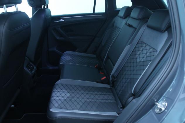 Volkswagen Tiguan 2.0 TDI SCR 150 cv R-Line DSG / ACC - Drive Assistence Pack - Cerchi 19" - Park Assist - Fari LED Performance - Videocamera per retr - Foto 8