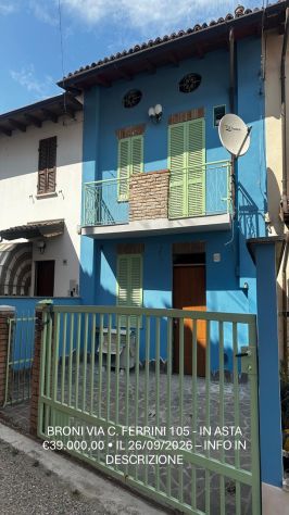 Casa indipendente cielo-terra in vendita