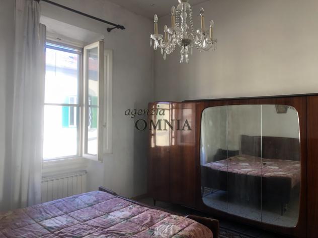 Immobile terratetto, da ristrutturare, disposto su due piani principali, oltre cantina e soffitta, con un gradevole giardino interno ed alcune pertine - Foto 20
