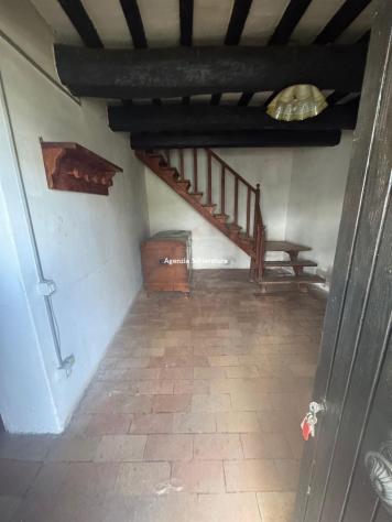 FARNETO VENDESI CASA SINGOLA CON DUE ETTARRI DI TERRENO AGRICOLO - Foto 5