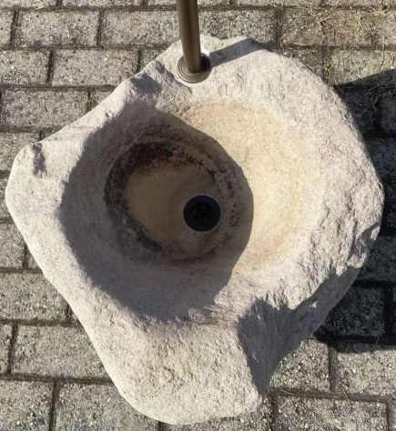Fontana in granito ricavata da un antico mortaio - Foto 5