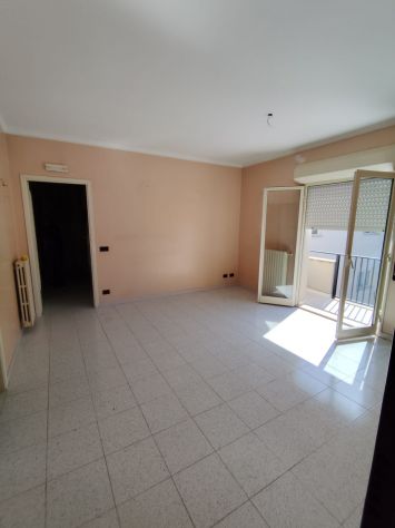 Appartamento 4 vani con garage zona semi centrale - Foto 3