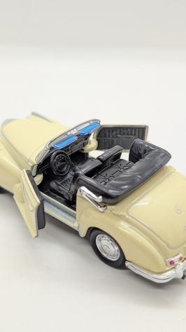 Welly Mercedes-Benz 300S del 1955 42341 1/34 panna - Foto 3
