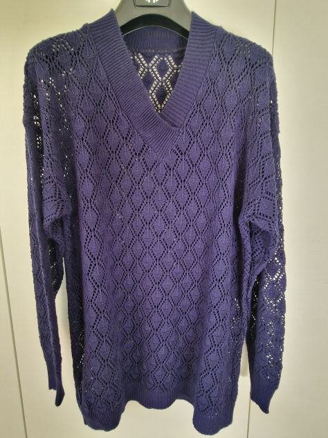 Maglione blu fatto a mano