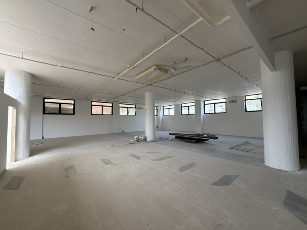 IN AFFITTO – Locale commerciale 250 mq in centro commerciale