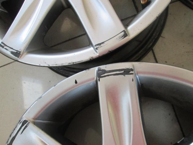 6JX14H2 ET25 SET 4 CERCHI IN LEGA DA 14 POLLICI 4 FORI PEUGEOT 208 1.4 G 70KW 5M 5P (2014) RICAMBIO USATO STRISCIATI DA VERNICIARE - Foto 6
