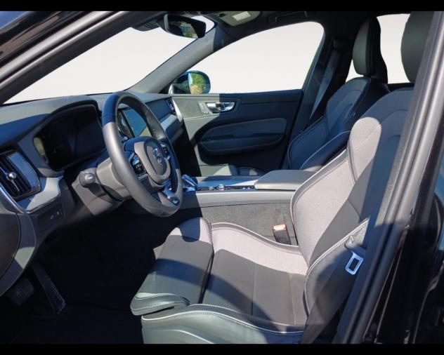Volvo XC60 (2017---) T6 Plug-in hybrid AWD automatico Plus Black Edition N1 - Foto 9