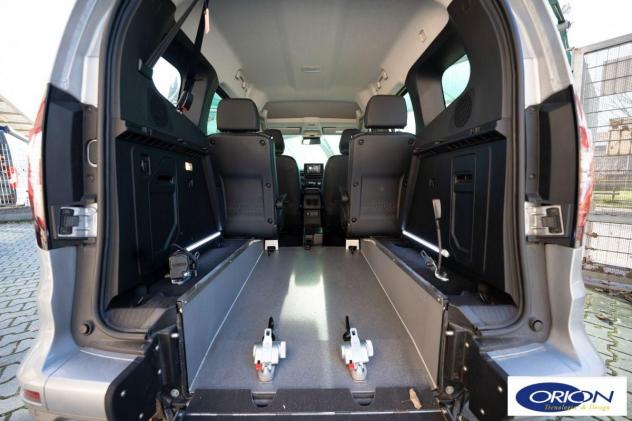 FORD - Tourneo Connect - Ribassato TRASPORTO DISABILI - Foto 4