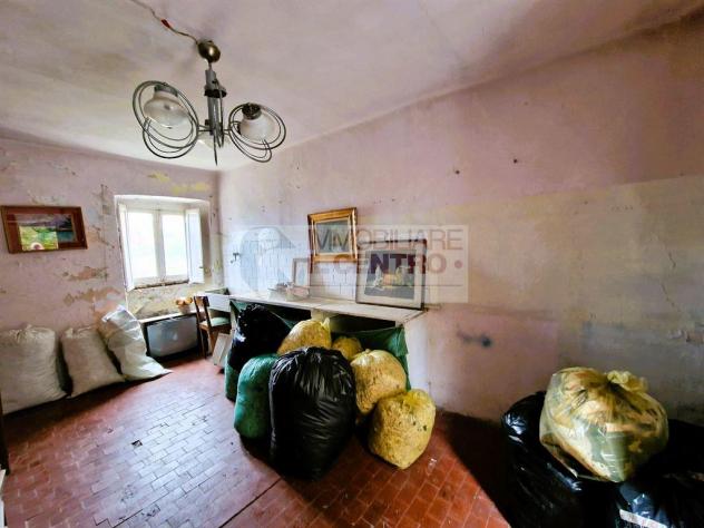 SEMINDIPENDENTE DA RISTRUTTURARE CON CANTINA E GIARDINO. - Foto 4