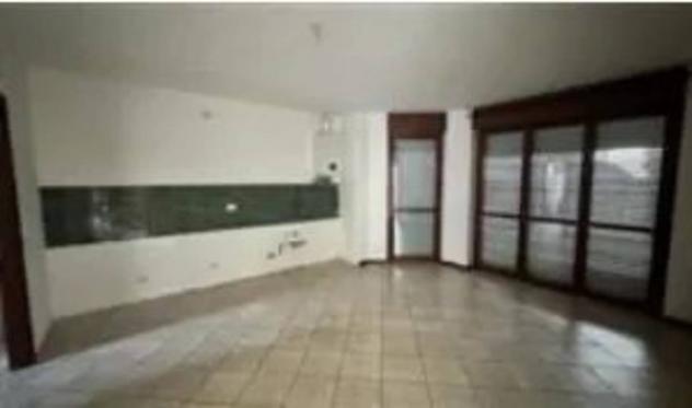 Immobile in asta di 78 m², box auto doppio in vendita a Oleggio - Foto 2