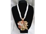 COLLIER MULTIFILO IN MICRO-PERLE E GRANDE PENDENTE DORATO EPOCA 1950-60.