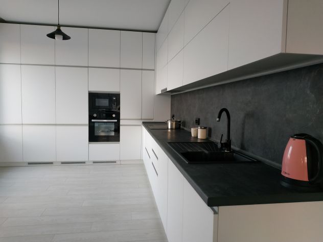 Falegname: Montaggio mobili e modifiche cucine su misura - Foto 2