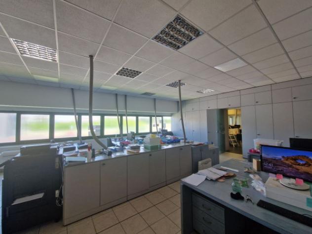 Immobile di 3000 m² con più di 5 locali in affitto a Parabiago - Foto 11
