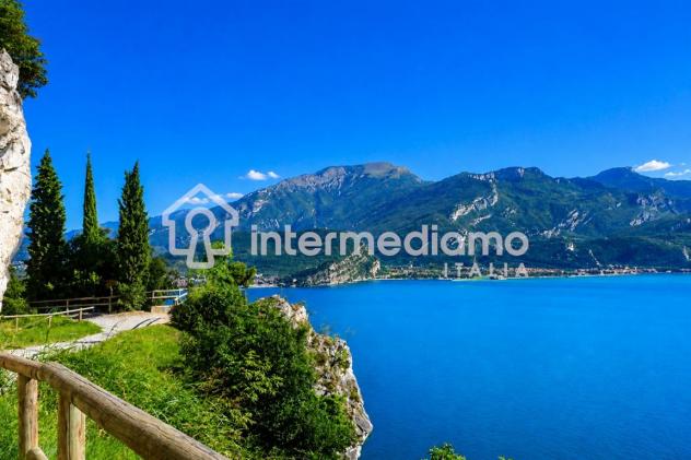 ELEGANTE QUADRILOCALE COMPLETAMENTE RISTRUTTURATO CON TERRAZZO - Foto 15
