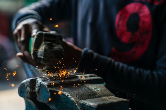 Cercasi a Bergamo operaio generico
