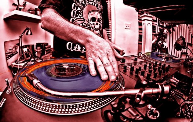 LEZIONI DI SCRATCH DJ