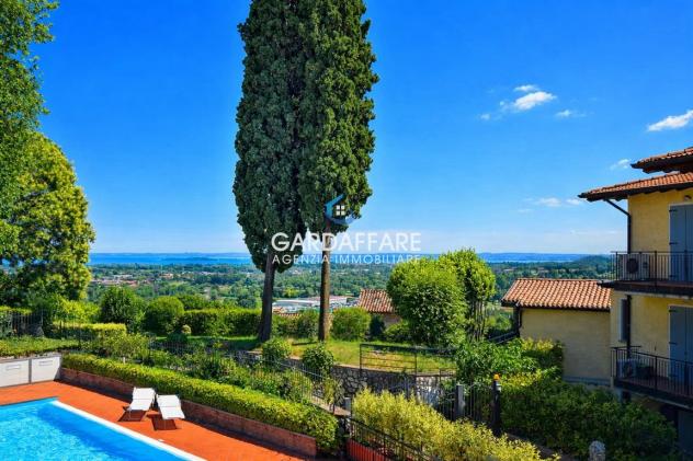 APPARTAMENTO TRILOCALE AL PRIMO PIANO D’ANGOLO CON STUPENDA VISTA LAGO A POLPENAZZE DEL GARDA - Foto 2