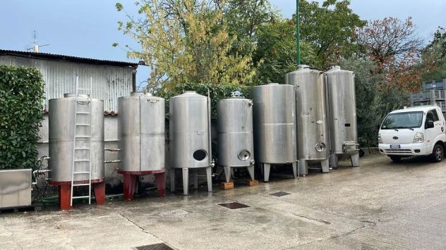 SERBATOI USATI DA 20-30-50 QUINTALI IN ACCIAIO INOX
