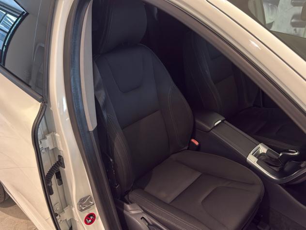 Volvo XC60 D3 2.0 Geartronic Momentum Navi Cruise Diurne LED - Foto 5