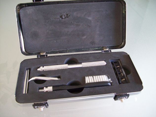 Cofanetto bagno Set rasoio da barba con spazzolino - Foto 2