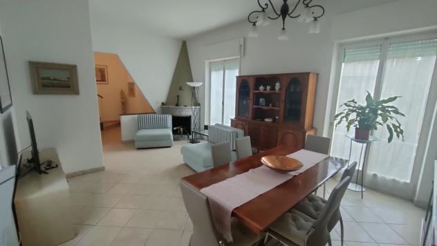 IMMOBILE DI PRESTIGIO di 8 vani e di 260 mq (VIAREGGIO - Viareggio Città Giardino) rif. 592 - Foto 4