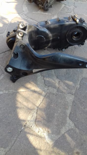 yamaha T-max forcella con carter ruota posteriore - Foto 3