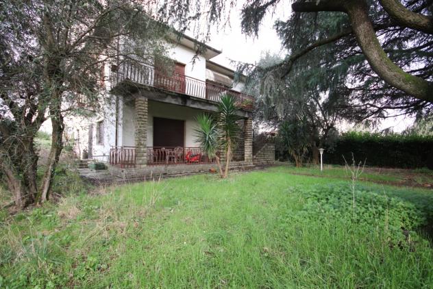 casa indipendente in vendita a Lucca in zona Centro Città