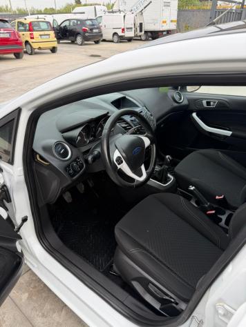 Ford Fiesta 1.5 TDCi 75CV 5 porte Black & White Edition - Foto 7