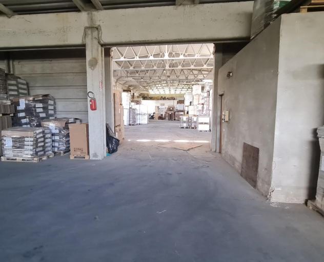 Capannone artigianale in affitto a Fucecchio 1000 mq  Rif: 1272040