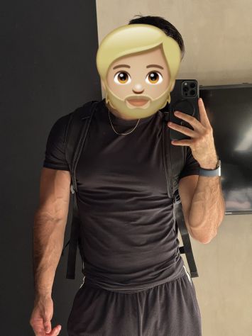 Uomo gay massaggio corpo delicato e rilassante per un uomo desideroso. Tel:3365049190