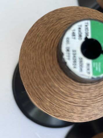 X59 COATS 080 filo cucito a macchina poliestere Nocciola – N.9 CONI - Foto 3