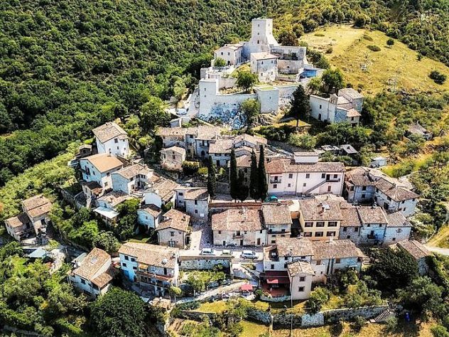 Stabile di mq. 81 in borgo umbro panoramico a 3 km. dall'uscita E45 - Foto 3