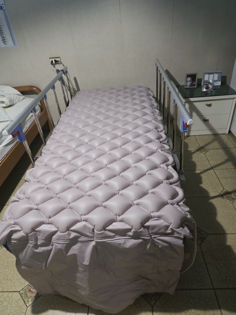 Letto con materasso antidecubito - Foto 2
