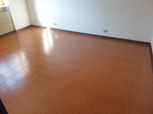 APPARTAMENTO CON INGRESSO INDIPENDENTE ADIACENTE A PIAZZA OLUBRA - Foto 9